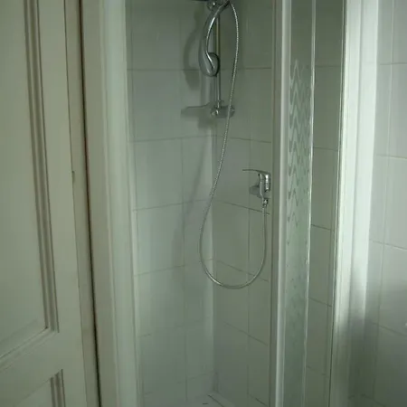 Hostel Glamorgan *