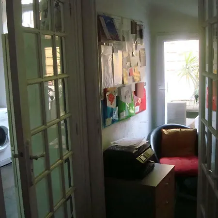 Hostel Glamorgan *
