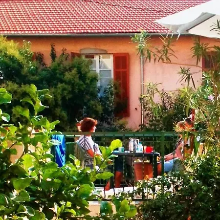Glamorgan Hostel Antibes