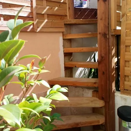 Glamorgan Hostel *